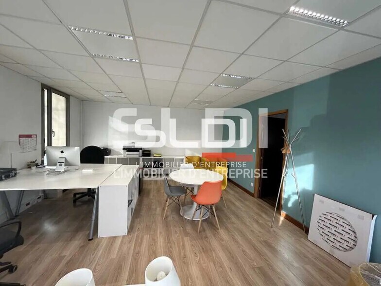 Office in Limas for lease - Interior Photo - Image 3 of 11