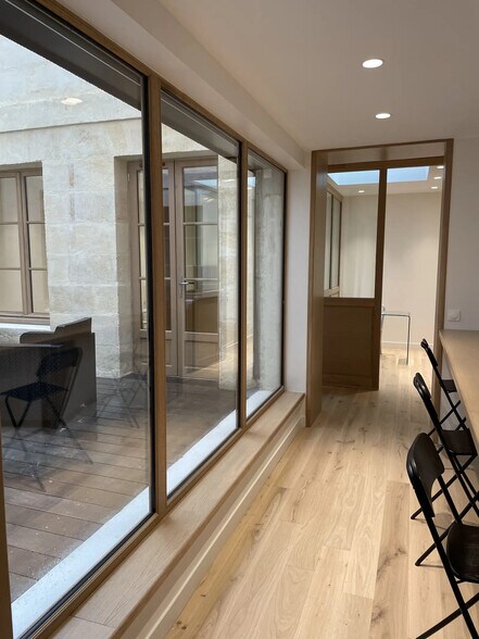 Office in Bordeaux for lease - Interior Photo - Image 1 of 9
