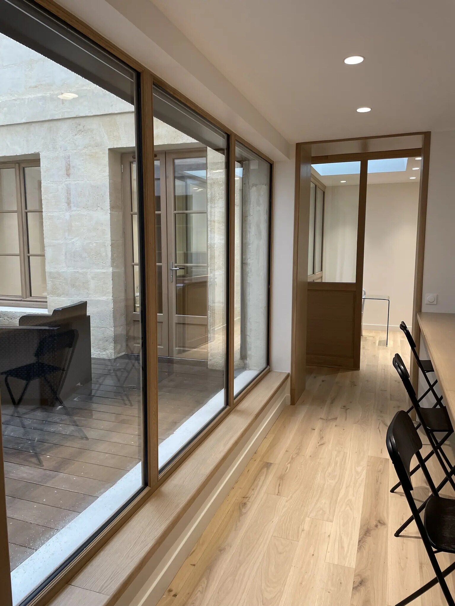 Office in Bordeaux for lease Interior Photo- Image 1 of 10