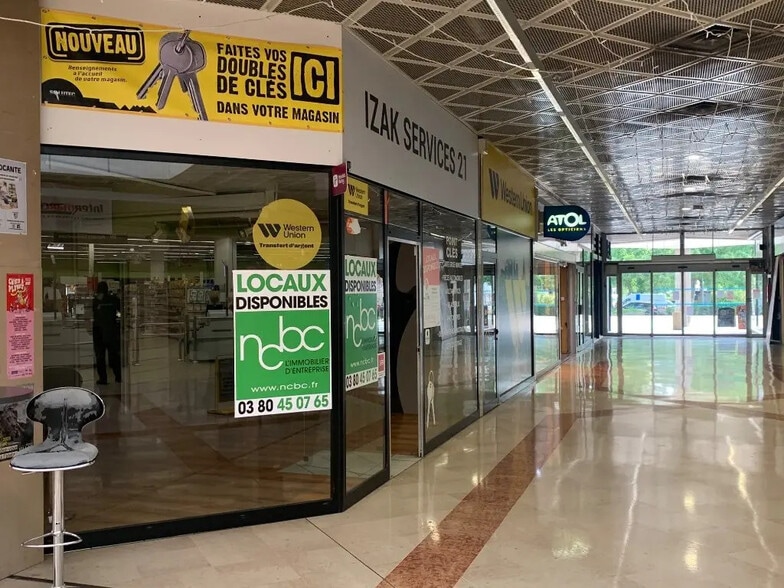 Retail in Dijon for lease - Building Photo - Image 2 of 11