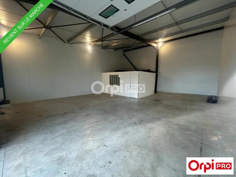 Flex in Valence for lease - Interior Photo - Image 1 of 2