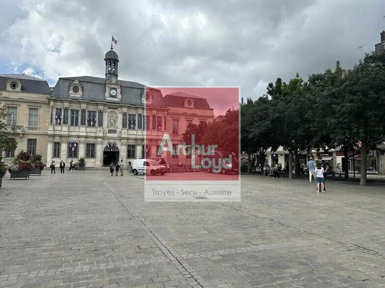 Retail in Troyes for sale - Building Photo - Image 1 of 2