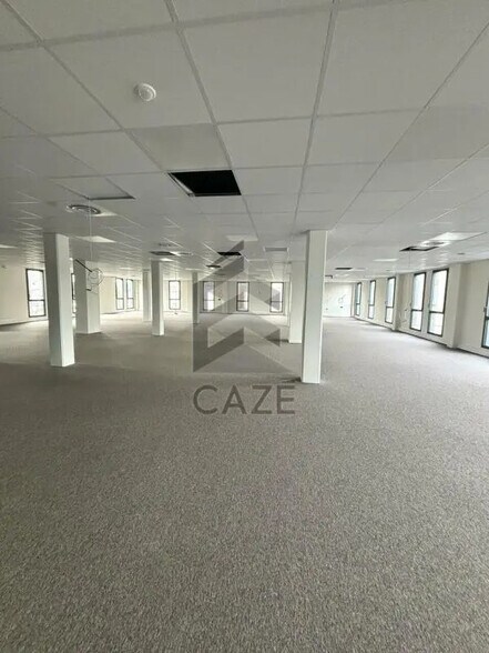 Office in Pessac for lease - Interior Photo - Image 1 of 5