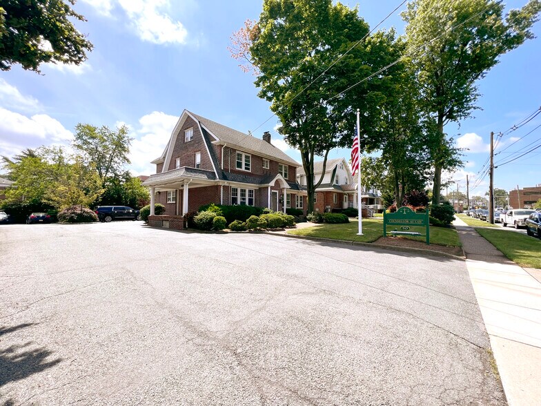 50 Summit Ave, Hackensack, NJ 07601