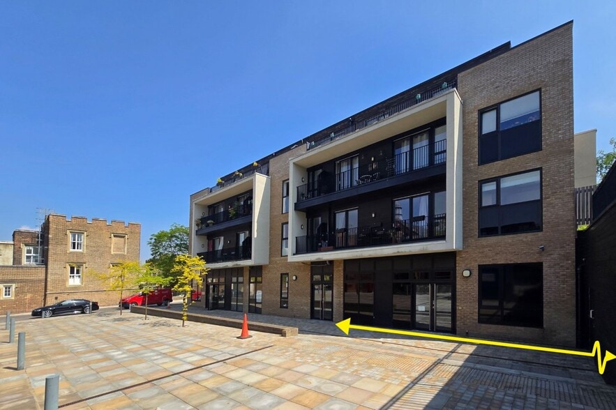 Village Sq, London for sale - Primary Photo - Image 1 of 1