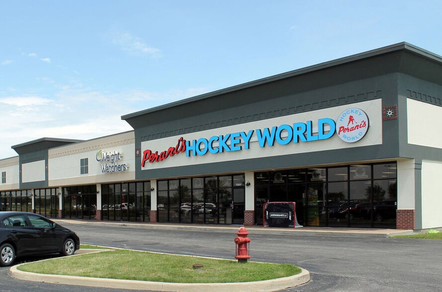 7035-7401 E 96th St, Indianapolis, IN for lease - Building Photo - Image 2 of 9