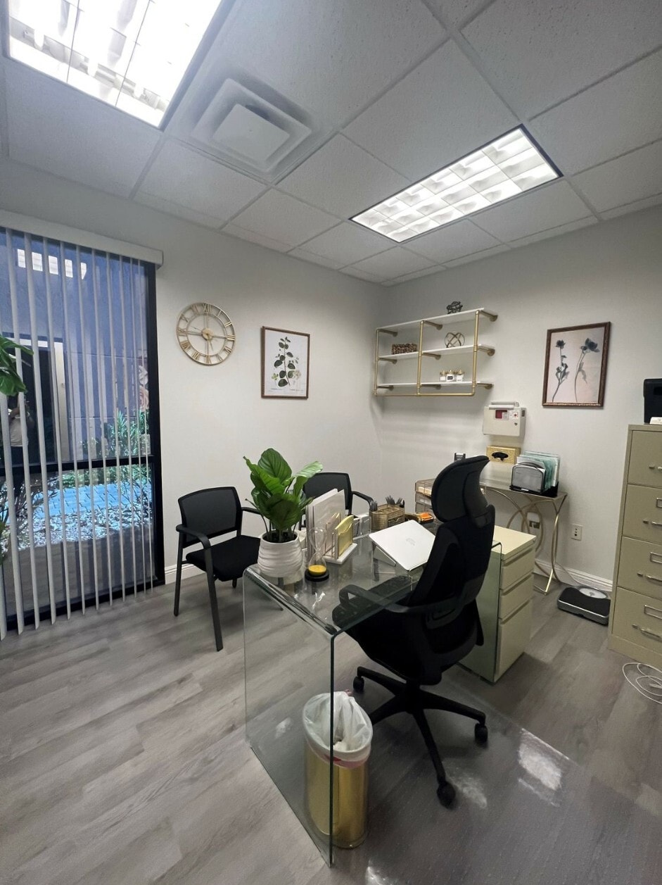 6260 McLeod Dr, Las Vegas, NV for lease Interior Photo- Image 1 of 2