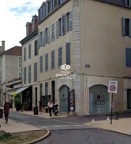 Retail in Pau for lease Building Photo- Image 1 of 5