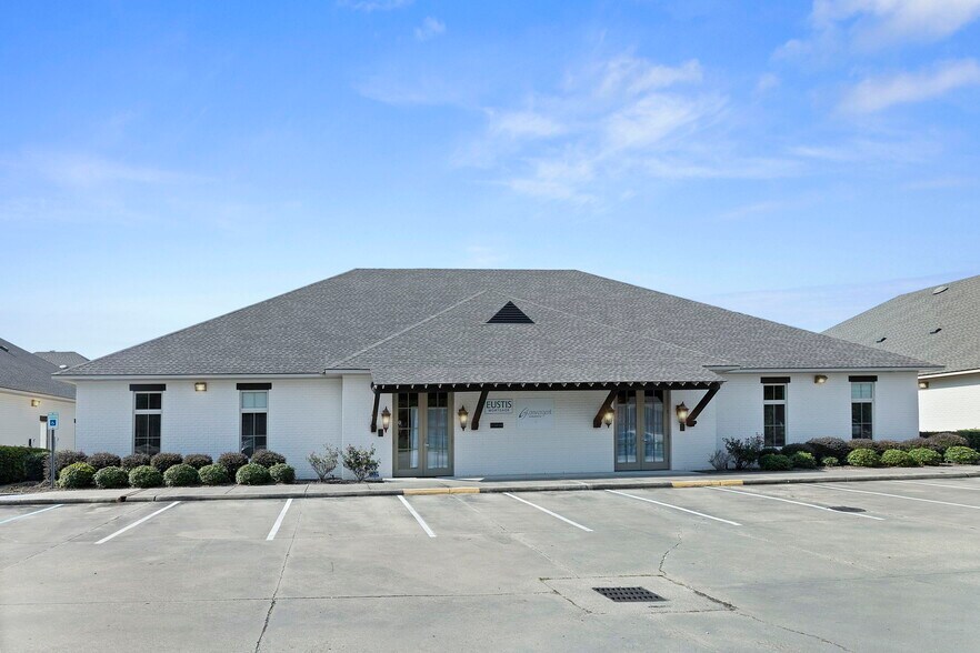 11414 Lake Sherwood Ave N, Baton Rouge, LA for lease - Building Photo - Image 1 of 13