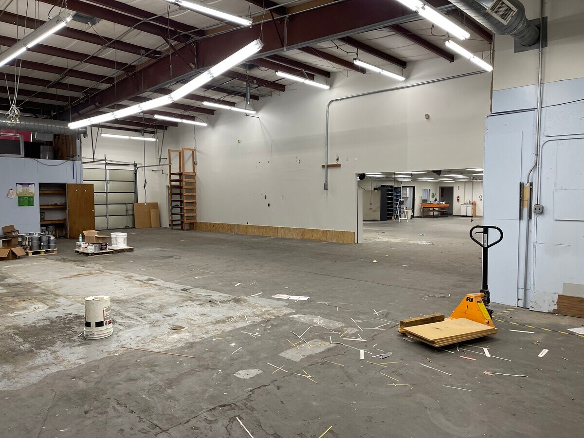 14 Veronica Ave, Somerset, NJ 08873