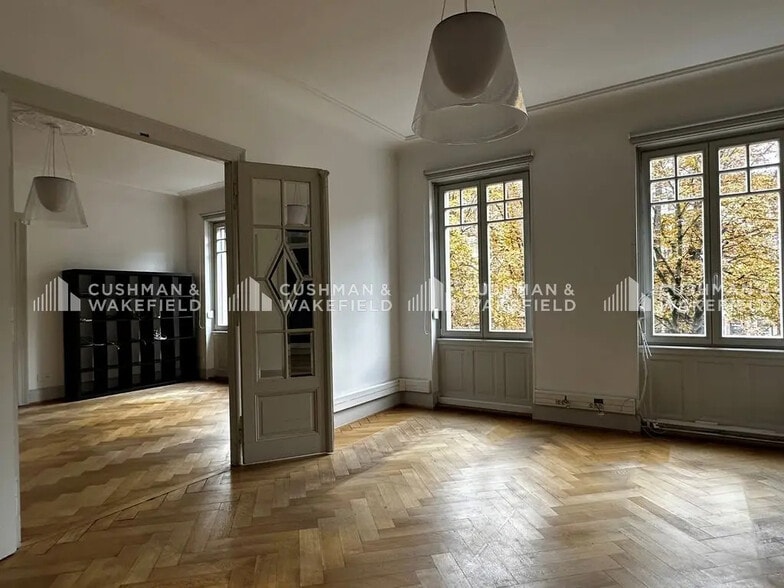 Office in Strasbourg for lease - Interior Photo - Image 2 of 11