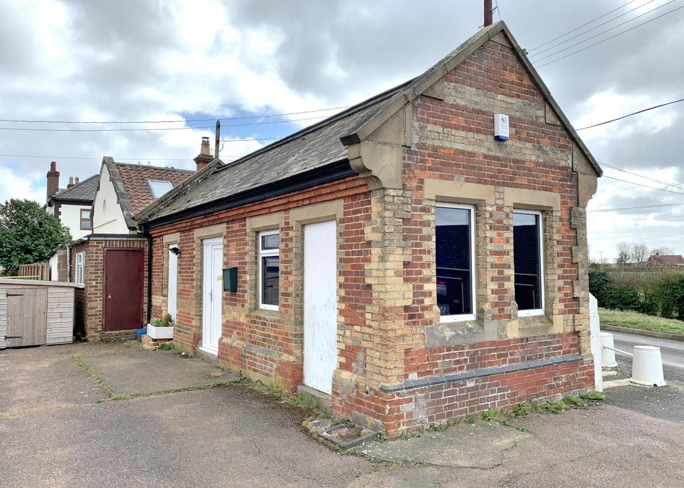 Ashwellthorpe, Ashwellthorpe for sale Primary Photo- Image 1 of 1