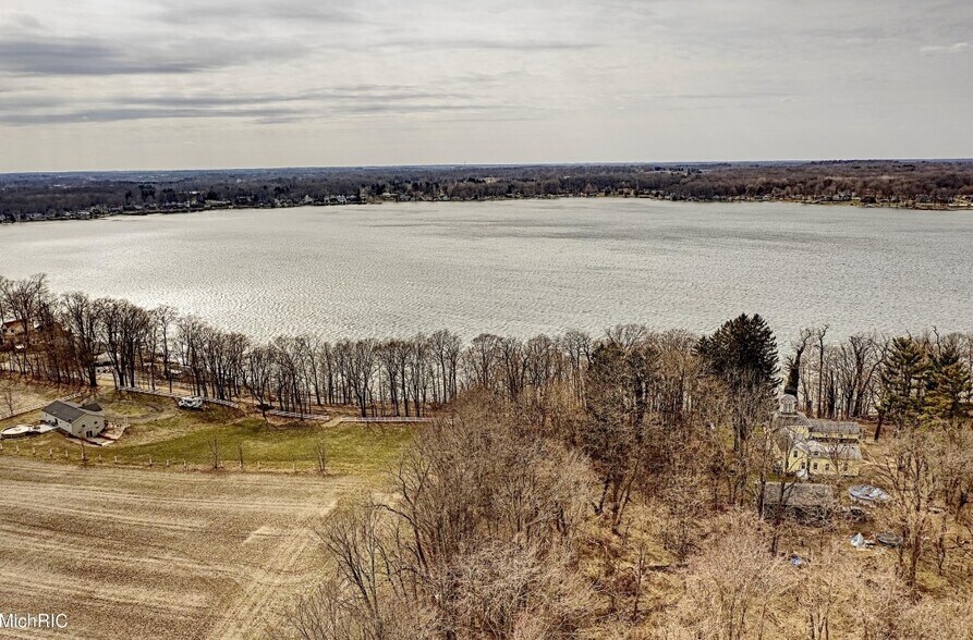 S Indian Lake Rd B, Dowagiac, MI 49047