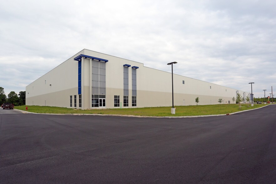 1 Riverfront Plz, Newark, NJ 07102 Retail for Lease