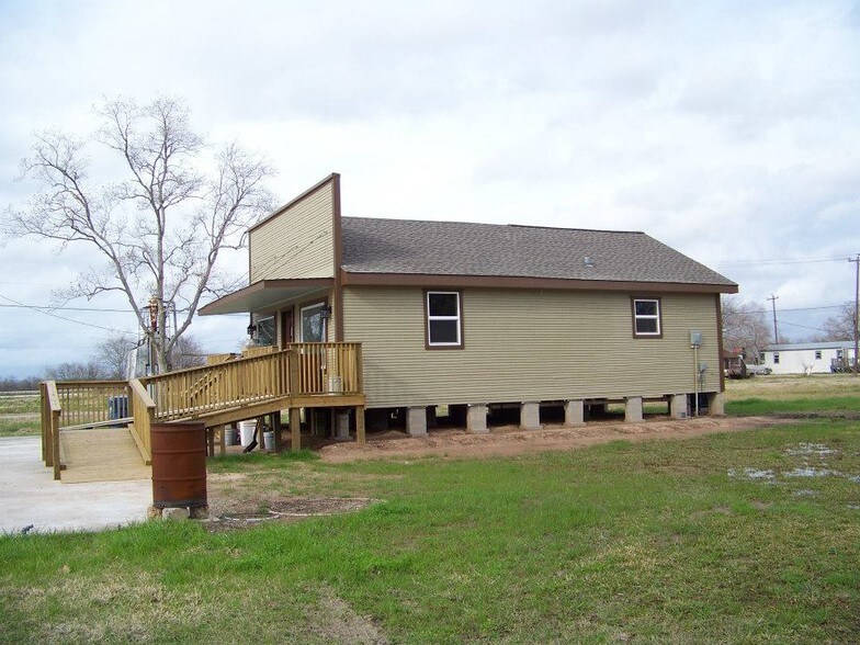 203 S 7th St, Beasley, TX 77417 Office for Sale