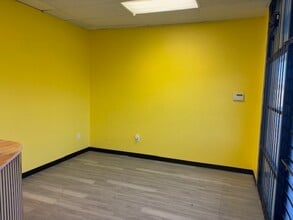 5051 Stewart Ave, Las Vegas, NV for lease Lobby- Image 2 of 14