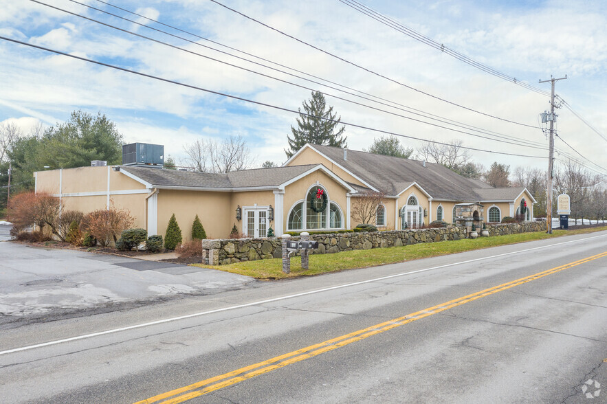 619 State Route 17K, Montgomery, NY for sale - Primary Photo - Image 1 of 57