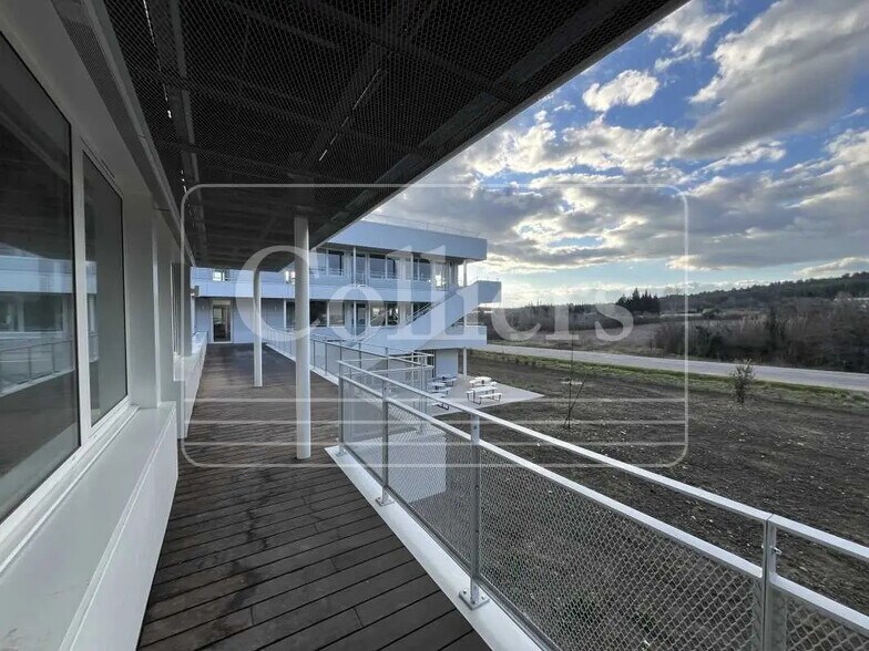 Office in Ventabren for lease - Building Photo - Image 2 of 21