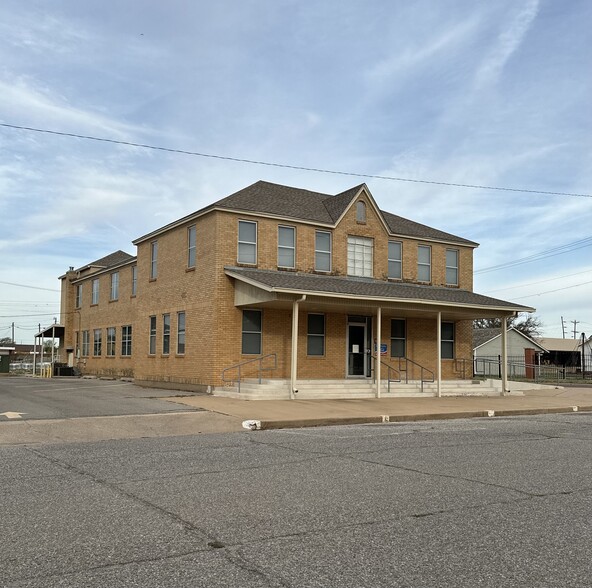 125 N 9th St, Frederick, OK for sale - Building Photo - Image 1 of 13