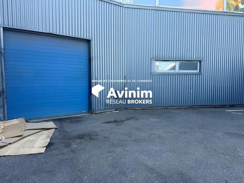 Industrial in Stains for sale - Building Photo - Image 2 of 11