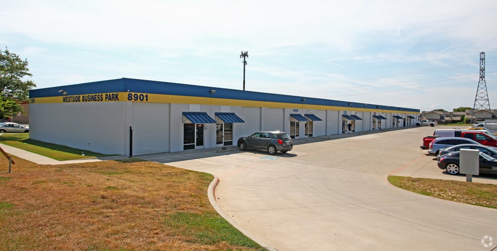8901 West Fwy, Fort Worth, TX for lease - Primary Photo - Image 1 of 4