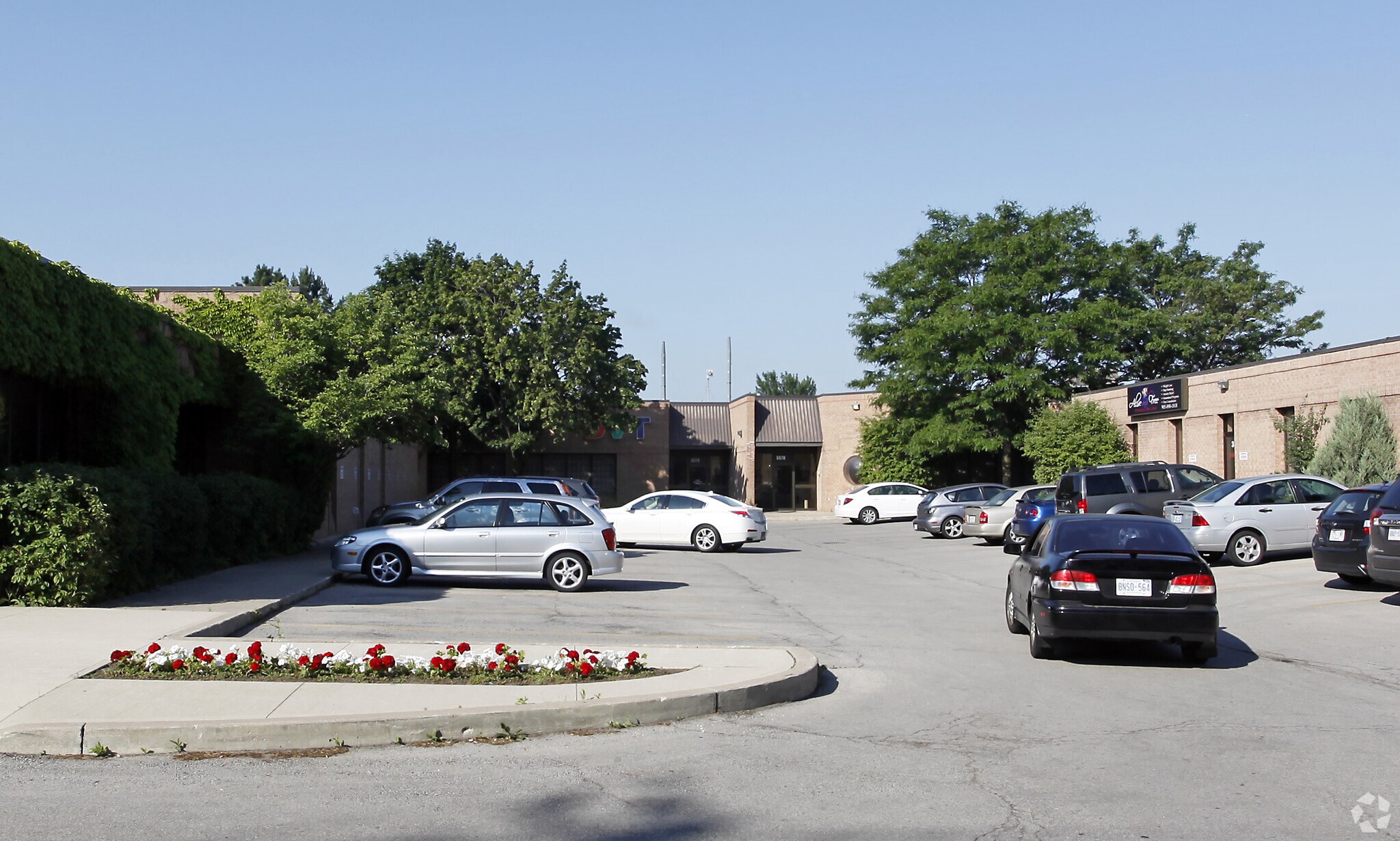 5570 Kennedy Rd, Mississauga, ON for lease Primary Photo- Image 1 of 3