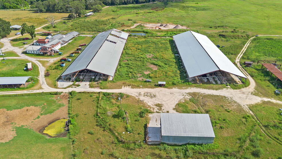 4203 SE US HWY 301 HAWTHORNE FL 32640 portfolio of 2 properties for sale on LoopNet.com - Building Photo - Image 2 of 15