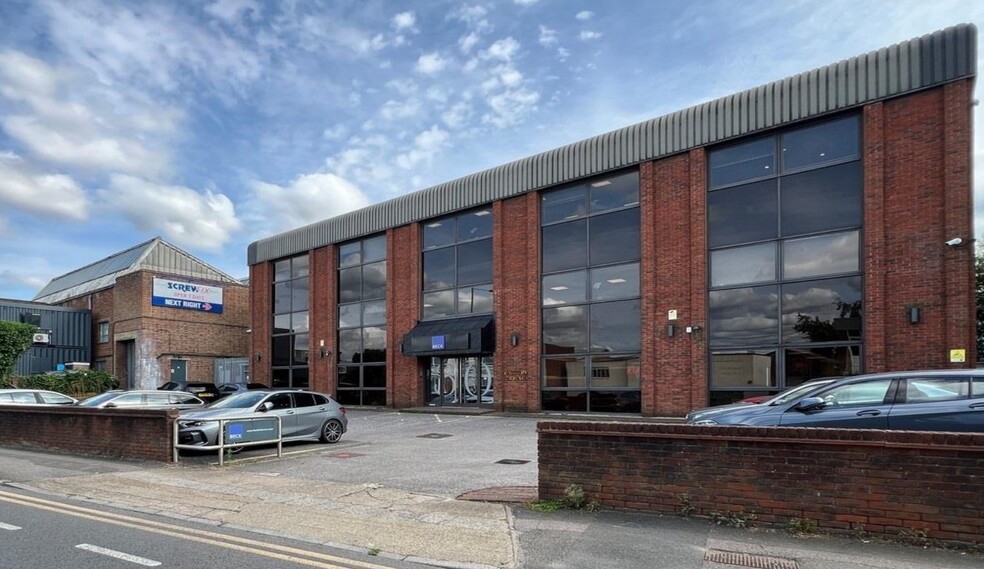 Cox Ln, Chessington for lease - Building Photo - Image 1 of 8