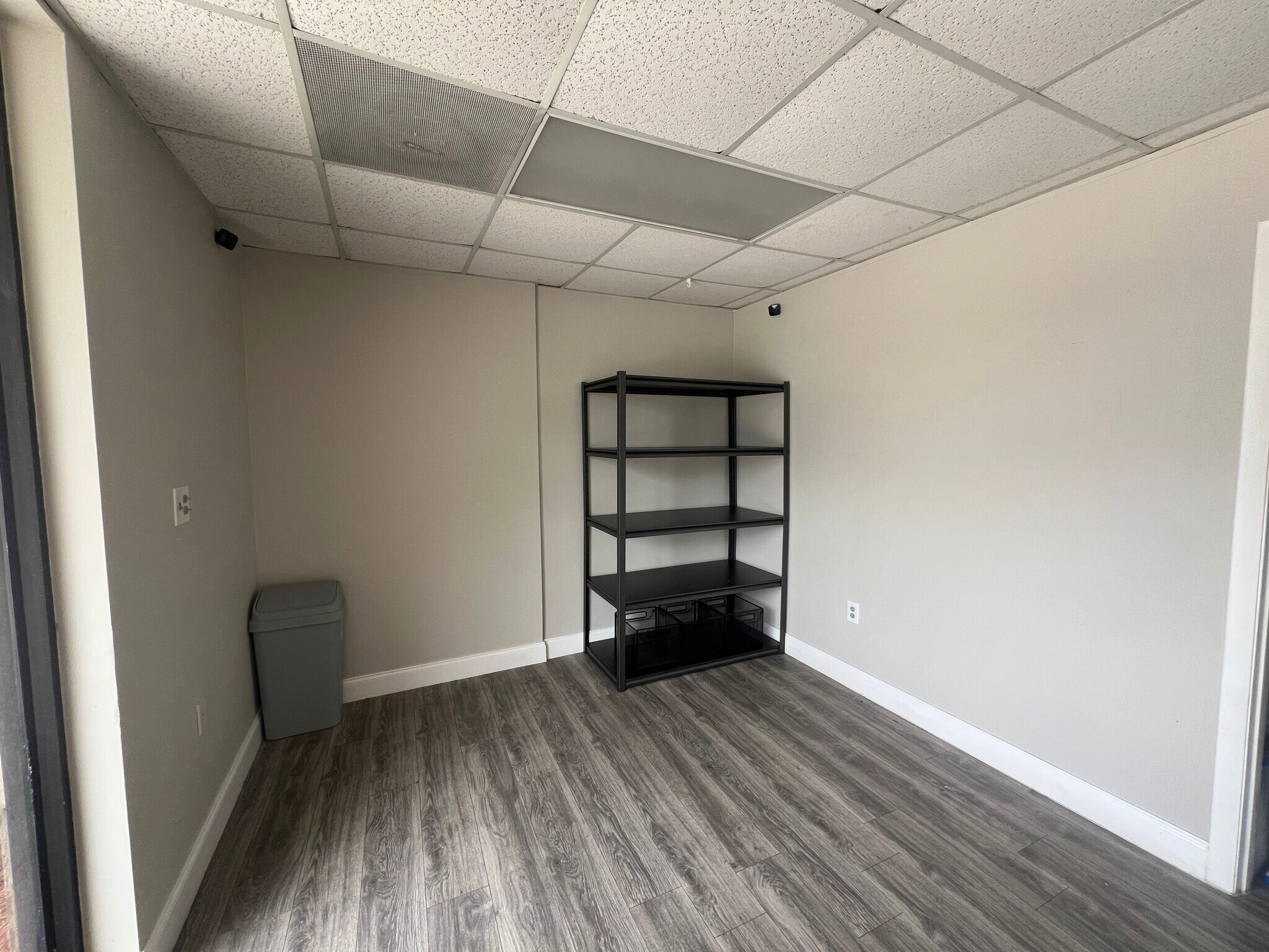 311-345 E Robertson St, Brandon, FL for lease Interior Photo- Image 1 of 9