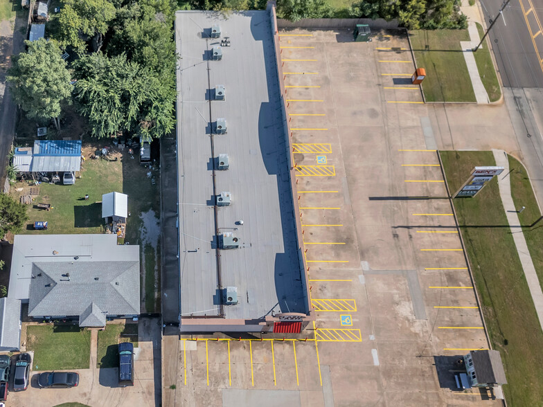 1020-1048 N Douglas Blvd, Oklahoma City, OK for lease - Building Photo - Image 3 of 22