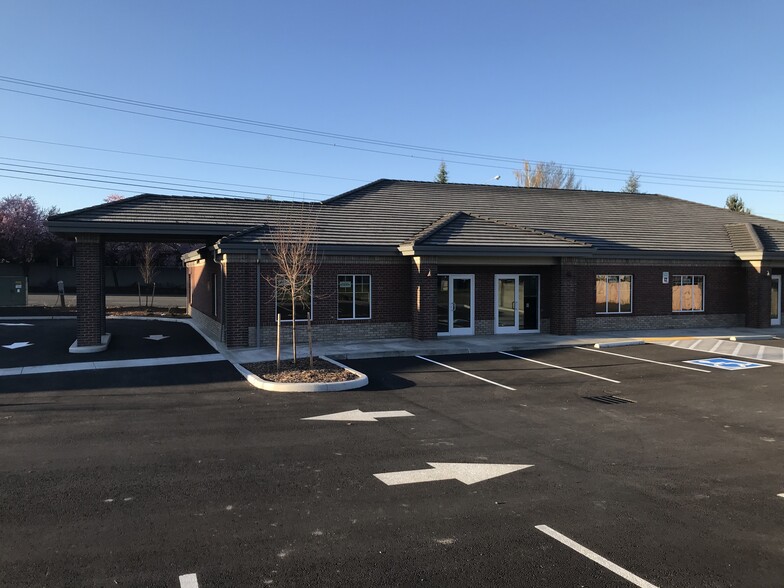 3531 E Barnett Rd, Medford, OR for lease - Building Photo - Image 2 of 5