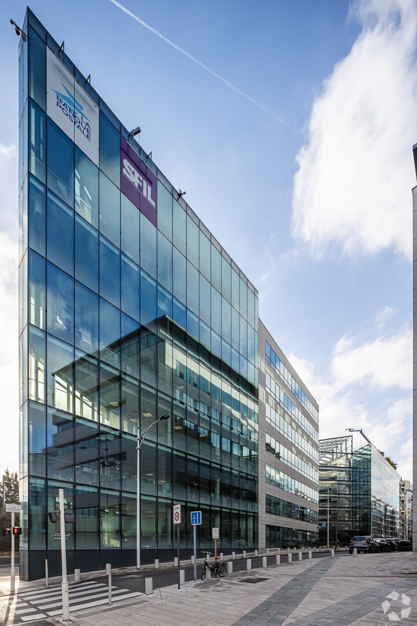 Office in Issy-les-Moulineaux for lease Primary Photo- Image 1 of 7