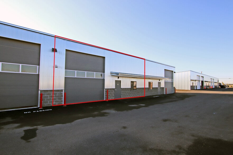 688 SW Veterans Way, Redmond, OR for lease - Building Photo - Image 2 of 9