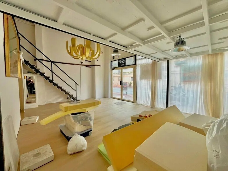 Retail in Cannes for lease - Interior Photo - Image 3 of 9