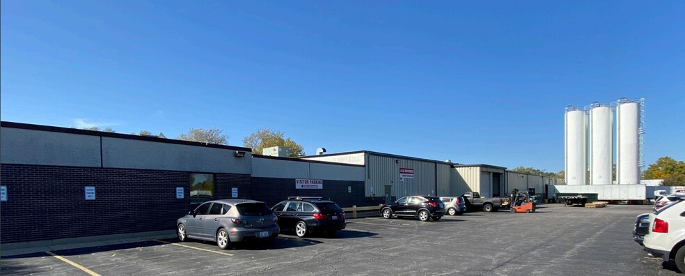 1001 Sullivan Rd, Aurora, IL for sale - Building Photo - Image 1 of 4