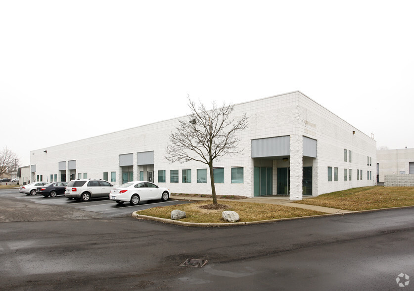 1391 Wheaton Dr, Troy, MI for lease - Building Photo - Image 2 of 4