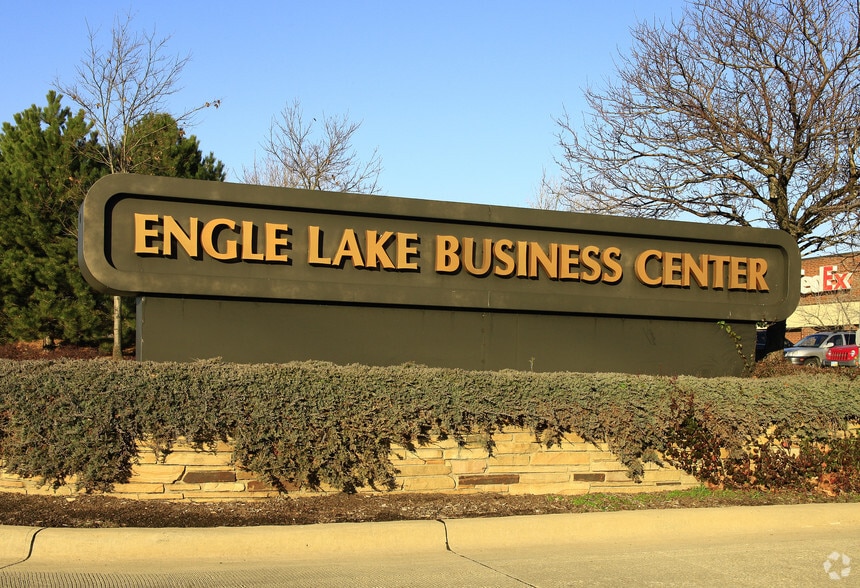 17515 Engle Lake Dr, Middleburg Heights, OH for lease - Building Photo - Image 3 of 5