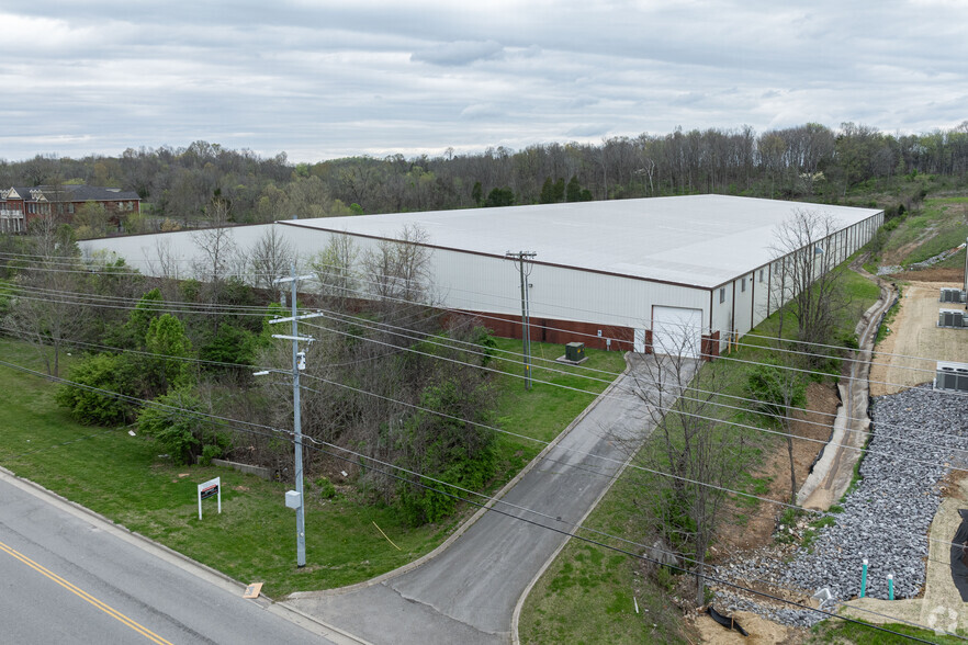 1329 Gateway Dr, Gallatin, TN for lease - Primary Photo - Image 3 of 8