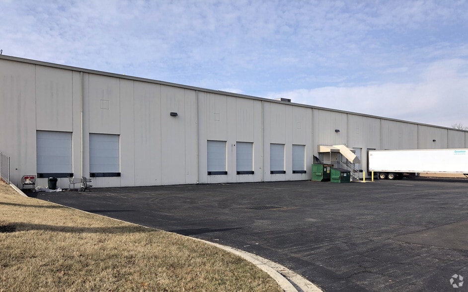 8601 Ritchie Dr, Capitol Heights, MD for lease - Building Photo - Image 2 of 9