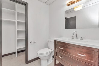 8703 Meadowcroft Dr, Houston, TX for sale Interior Photo- Image 2 of 48