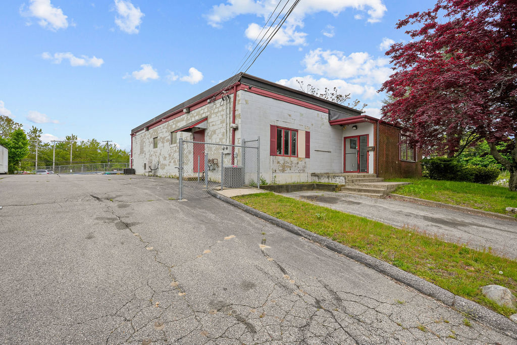 46 Well Ave, Cranston, RI 02910 | LoopNet