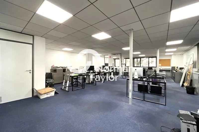 Office in Lyon for lease - Interior Photo - Image 2 of 13