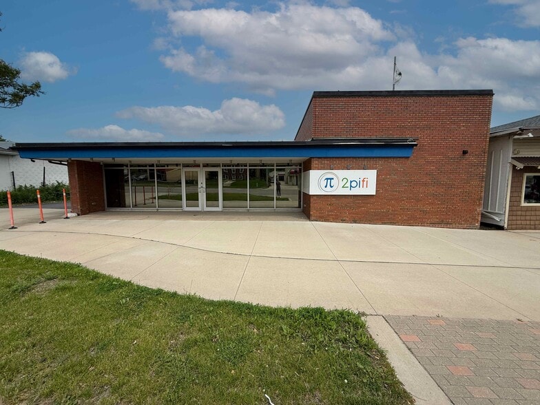 3223 1st Ave SE, Cedar Rapids, IA for sale - Building Photo - Image 2 of 18