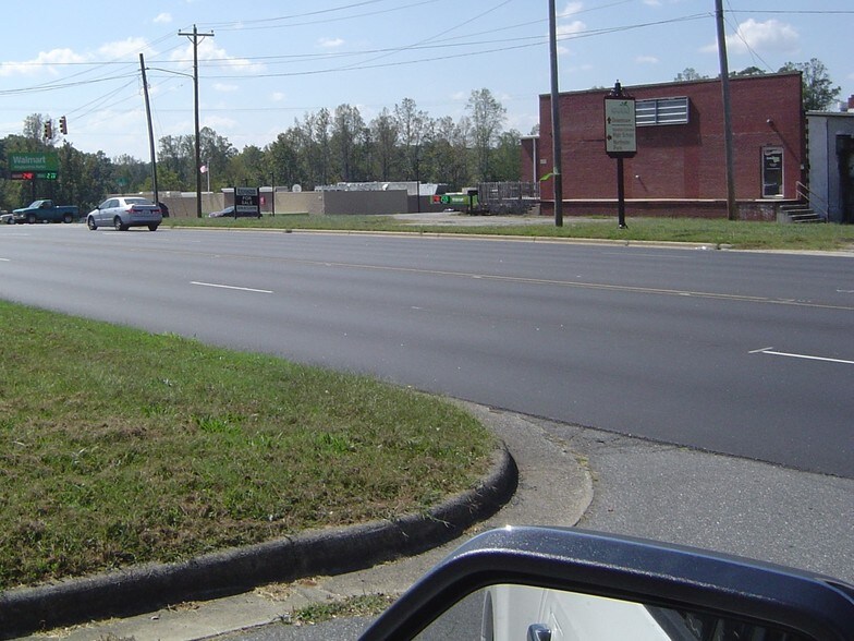 2006 Northwest Blvd, Newton, NC for sale - Primary Photo - Image 1 of 1