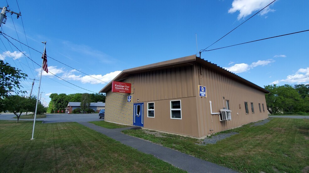593 Main Rd N, Hampden, ME for sale - Primary Photo - Image 1 of 1