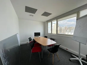 Office in Neuilly-Sur-Seine for lease Interior Photo- Image 2 of 5