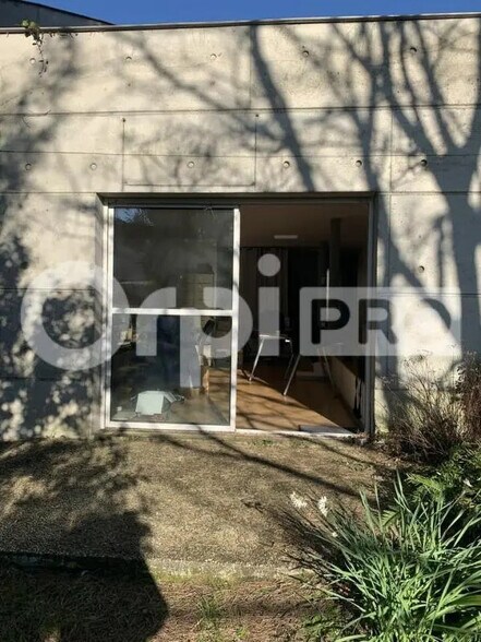 Office in Pessac for lease - Building Photo - Image 2 of 6