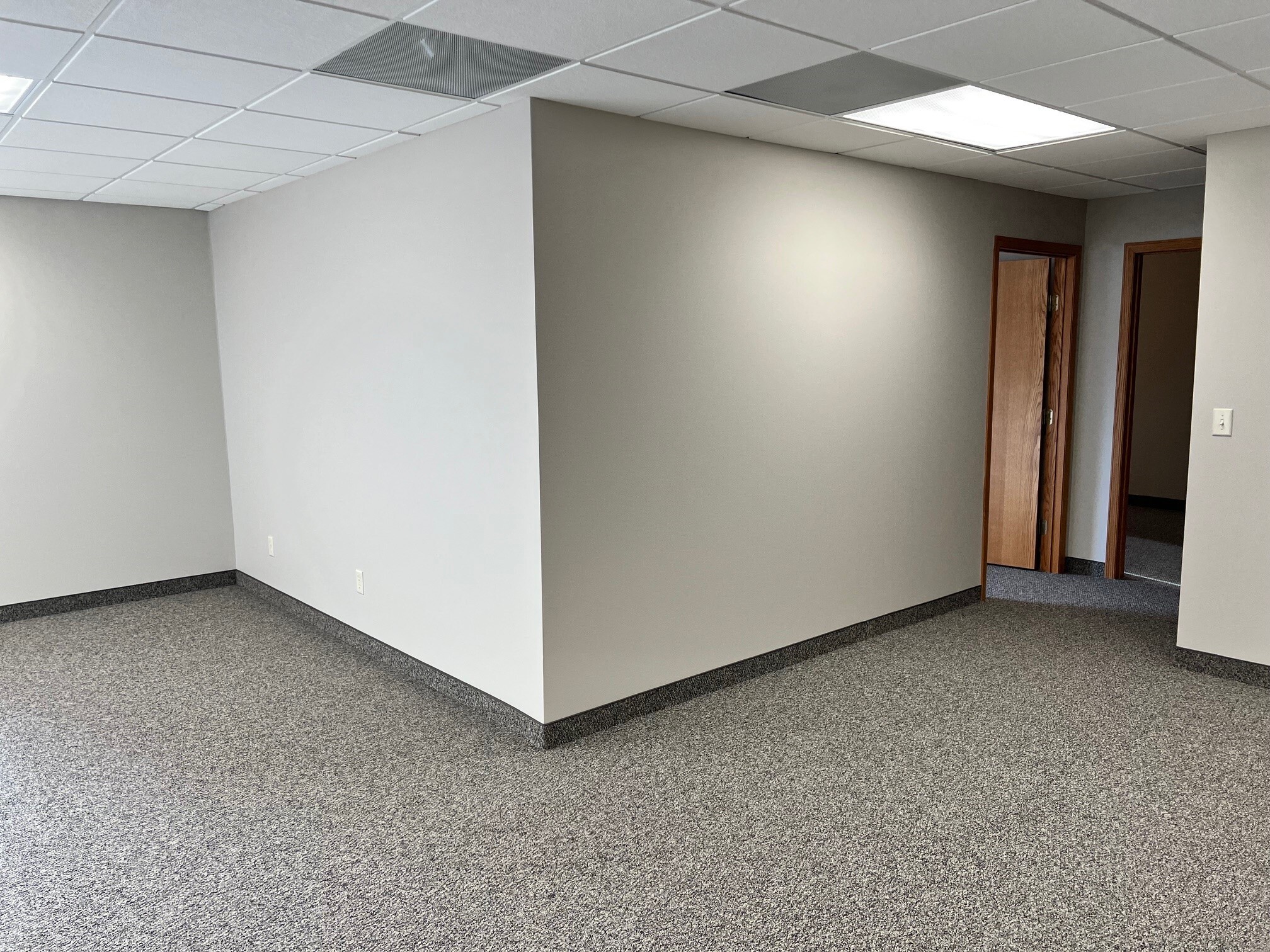 307 N Cascade St, Osceola, WI for lease Interior Photo- Image 1 of 10