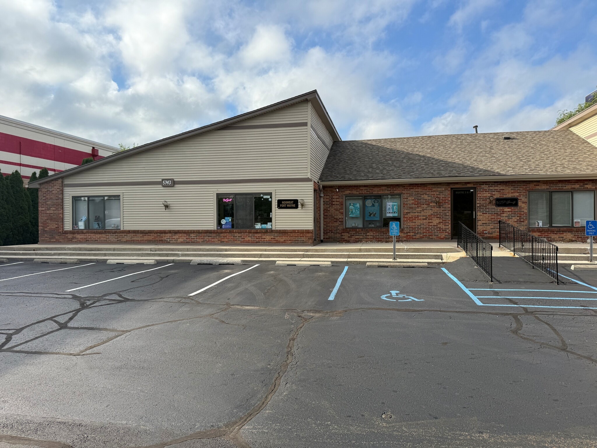 5743 Wilkie Dr, Fort Wayne, IN for lease Building Photo- Image 1 of 8