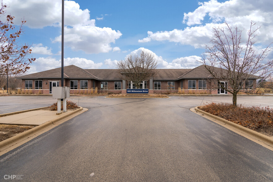 385 Millennium Dr, Crystal Lake, IL for lease - Primary Photo - Image 1 of 13